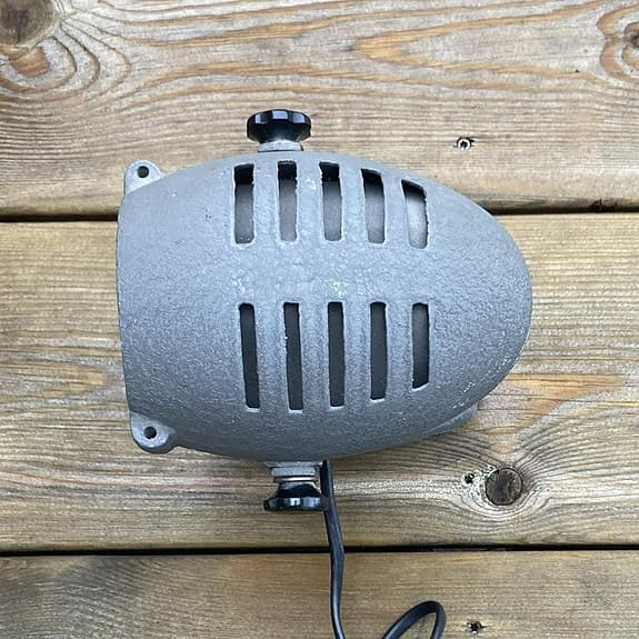 En liten spotlight 24 volts från 1940/50-talet