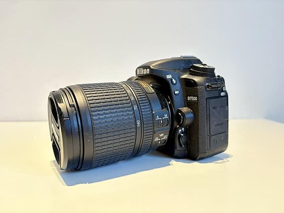 Nikon D7500 + 18–140mm VR – NYSKICK (221 exponeringar!)