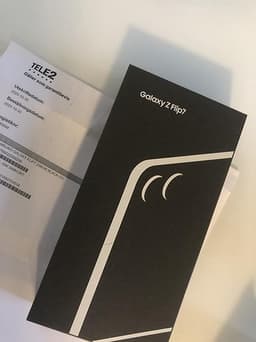 SamsungGalaxy Z Flip7 Svart