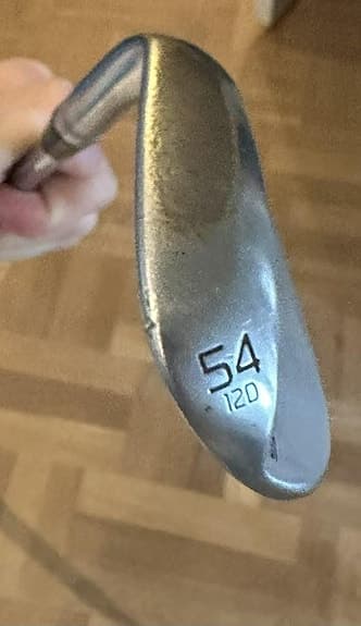 Bob Vokey wedgar 54/58 SM9, 50 SM7.