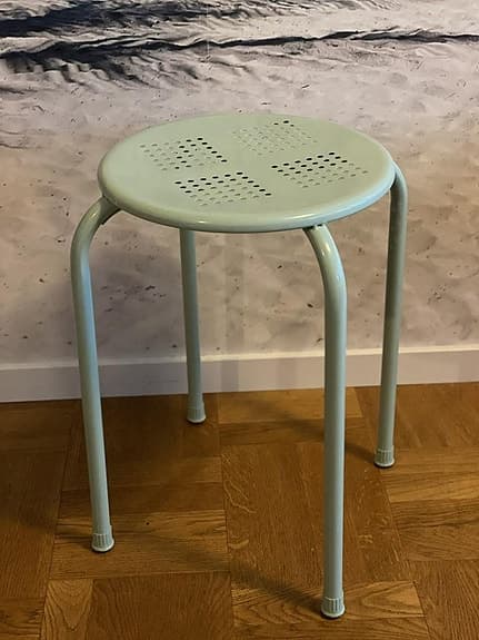 Turkos/ljusgrön pall i metall, höjd 45 cm, nyskick!
