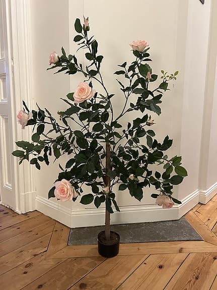 Konstgjord rosenbuske
