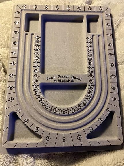 Platta för att lägga ut pärlor till halsband och armband