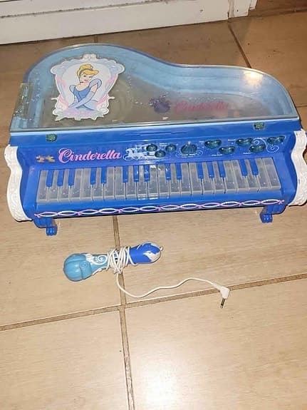 Cinderella leksak piano