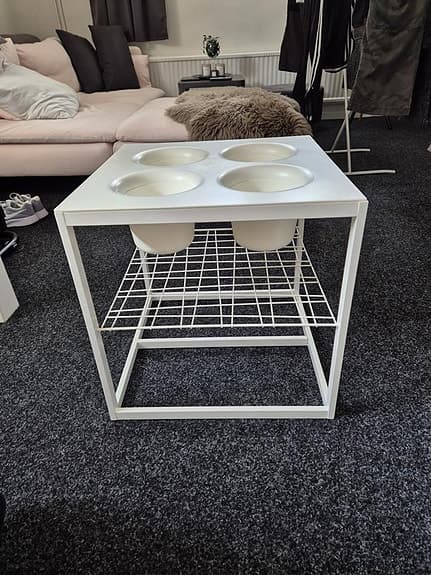 Soff/sidobord med 4 st skålar