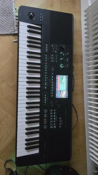 Medeli AKX10 - mycket bra skick, knappt använd!