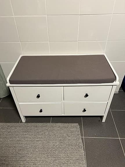 Sittbänk med dyna