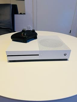 Xbox One S + Kontroll
