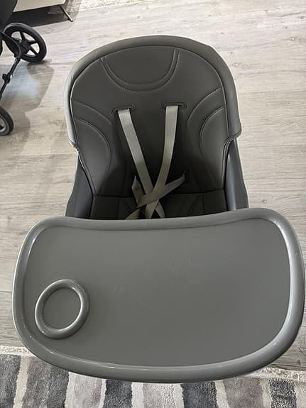 Snygg och stabil barnstol – i mycket bra skick