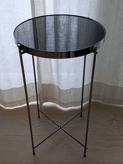 Mio runt sidobord metall glas svart