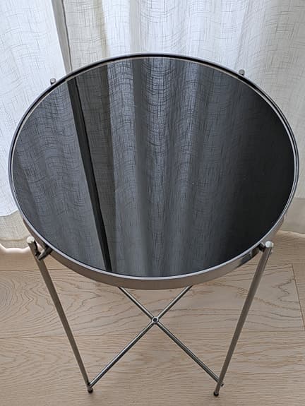 Mio runt sidobord metall glas svart