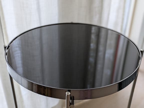 Mio runt sidobord metall glas svart