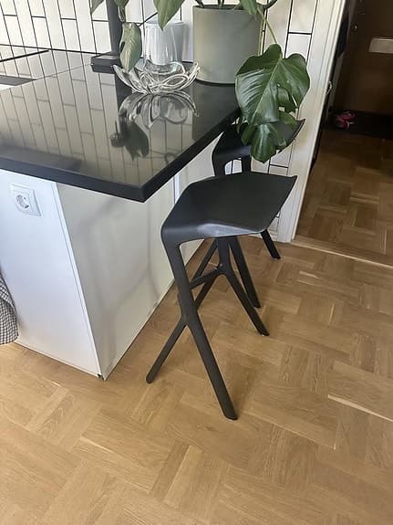 Snygga moderna barstolar – 2 st
