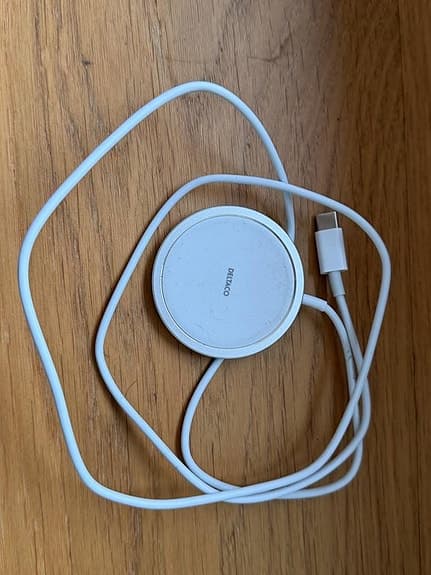 trådlös laddare DELTACO med kabel till USb-C