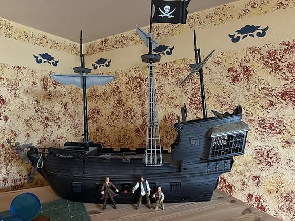 Pirates of the Caribbean Ultimate Black Pearl pirate ship