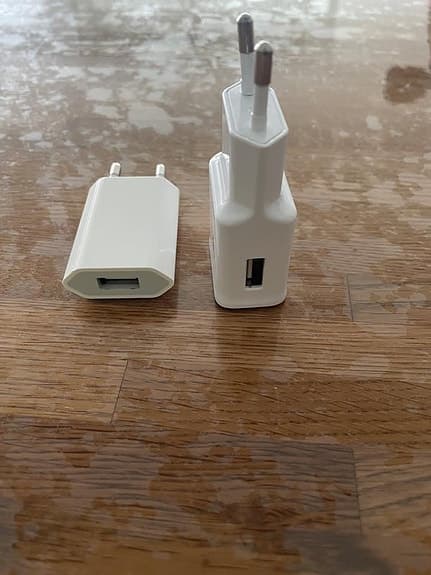 Original laddhuvuden från Apple och Samsung