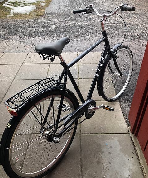 28 tum svart herrcykel / Nyservad & nya däck!