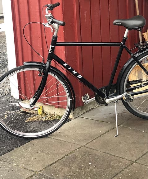 28 tum svart herrcykel / Nyservad & nya däck!