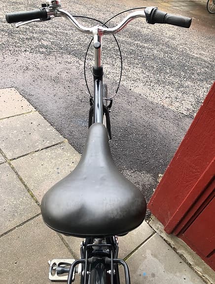 28 tum svart herrcykel / Nyservad & nya däck!