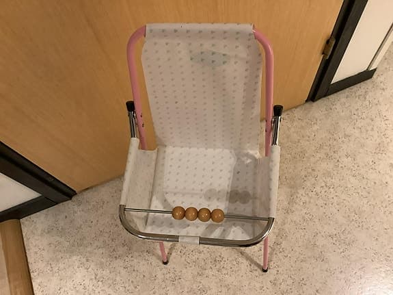 Matstol till docka”Lars Sjöholm” Värnamo, rosa/vit 80/