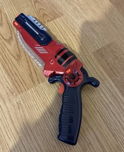 Leksaksvapen – futuristisk lasersabel/blaster