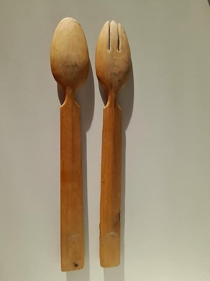 Dekorativa träbestick — snidade, 43 cm