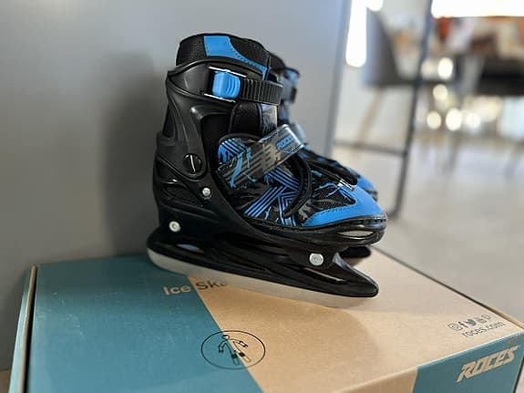 Justerbara skridskor för barn (stl 30-33)