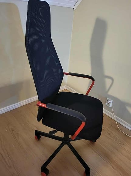 Gamingstol "Huvudspelare - IKEA" och Gamingbord