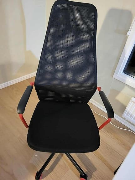 Gamingstol "Huvudspelare - IKEA" och Gamingbord