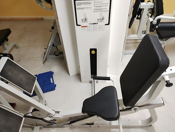 professionell multigym CYBEX MG500, benpress drag, bänkpres