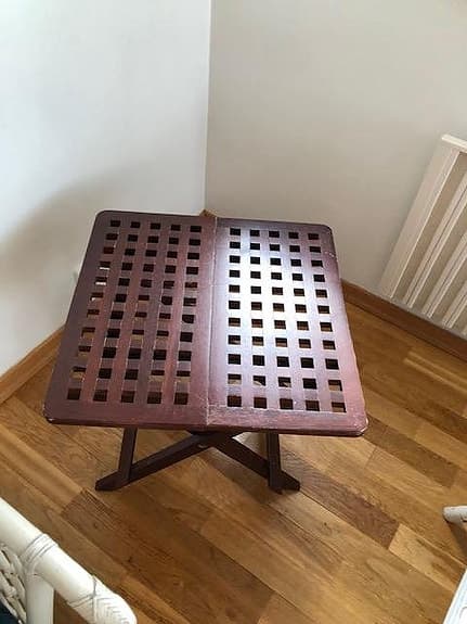 BORD: Fällbart Teak/mahogny färg, bord, 60x45 cm