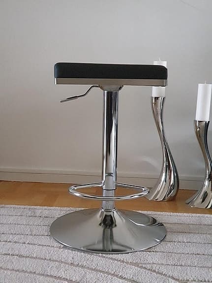 2 hela nya barstolar