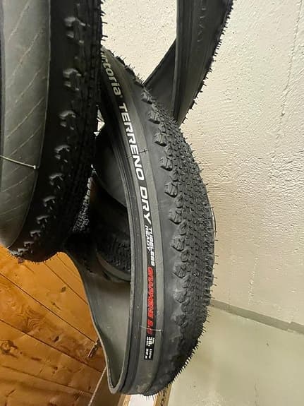 Graveldäck Vittoria Terreno Dry Tubeless 700C x 38 gravel cykel