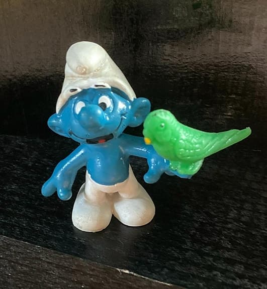 Smurf med grön papegoja, Peyo Schleich, Vintage fr. 1979.