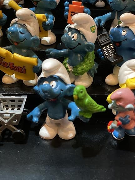 Smurf med grön papegoja, Peyo Schleich, Vintage fr. 1979.