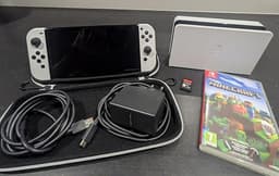 Nintendo Switch OLED, spel, fodral & tillbehör.