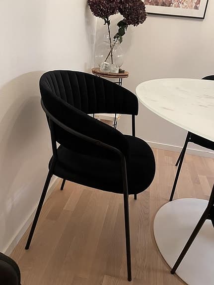 matbord i frostad glas med 4 sammets stolar