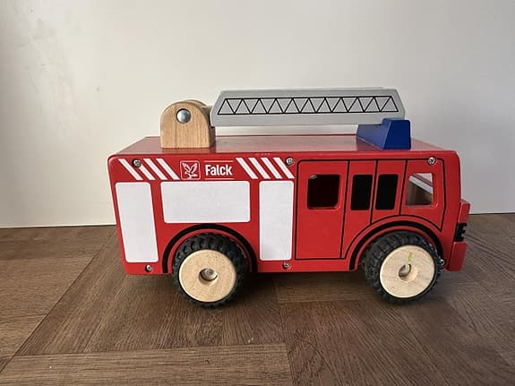 Kids-wood brandbil i trä 20 cm hög, 31 cm lång