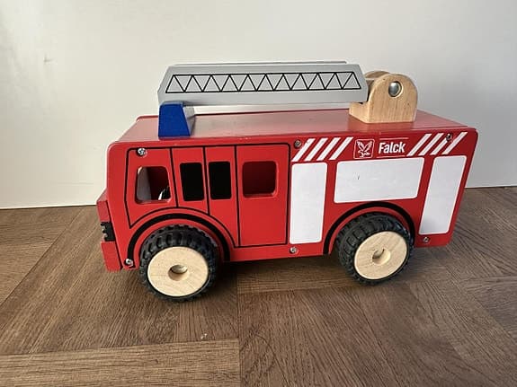 Kids-wood brandbil i trä 20 cm hög, 31 cm lång
