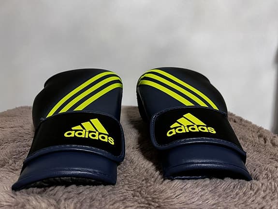 Adidas Boxningshandskar 14oz – Nästan nya!