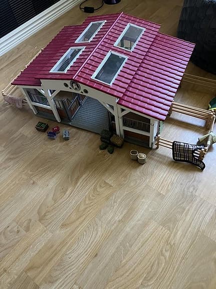 Schleichstall med hästar och tillbehör