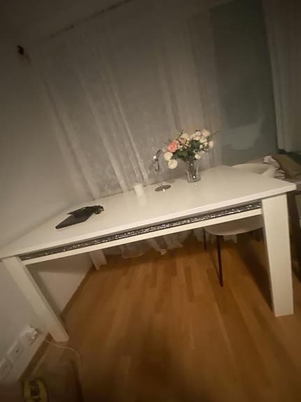 Stilrent vitt bord