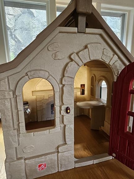 Stort lekhus/lekstuga "Storybook Cottage"