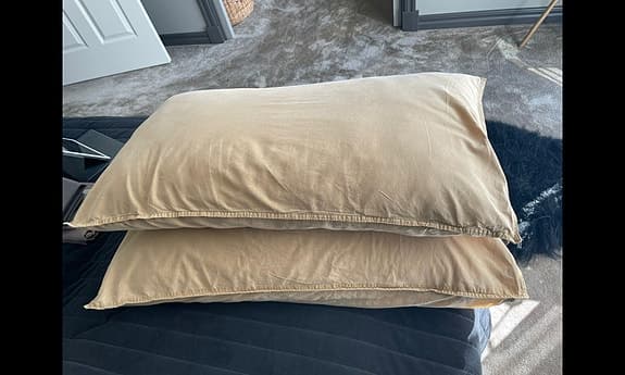 2 st kuddar 50*90. Inklusive många fodral