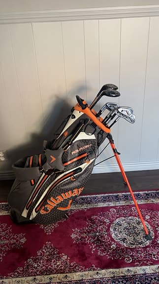 Golfset med callaway bärbag och pingklubbor (Vänster)