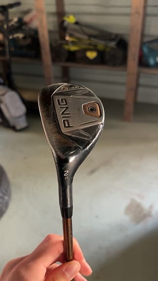 Golfset med callaway bärbag och pingklubbor (Vänster)