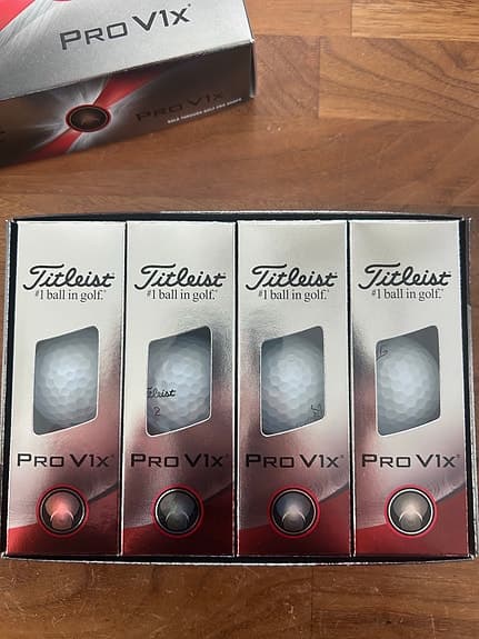 Titleist Pro V1x Golfbollar Vit 2024 årsmodell 3 dussin