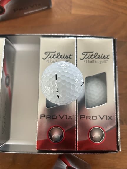 Titleist Pro V1x Golfbollar Vit 2024 årsmodell 3 dussin