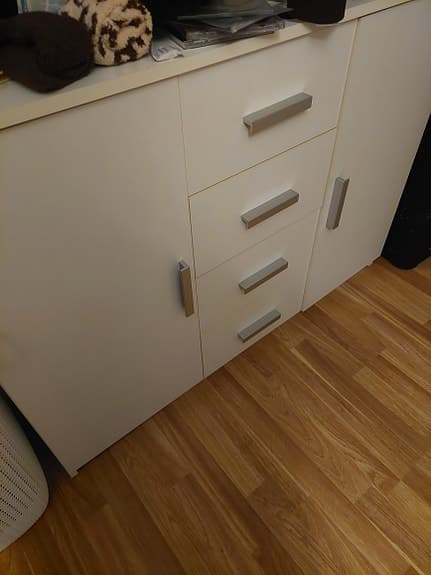 Skänk / byrå i vitt från Jysk