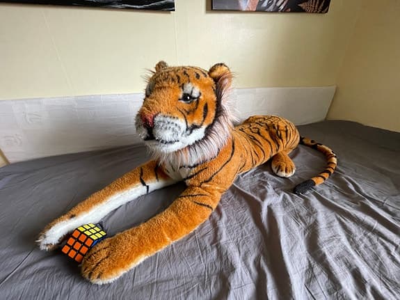 Stor sibirisk tiger i plysch